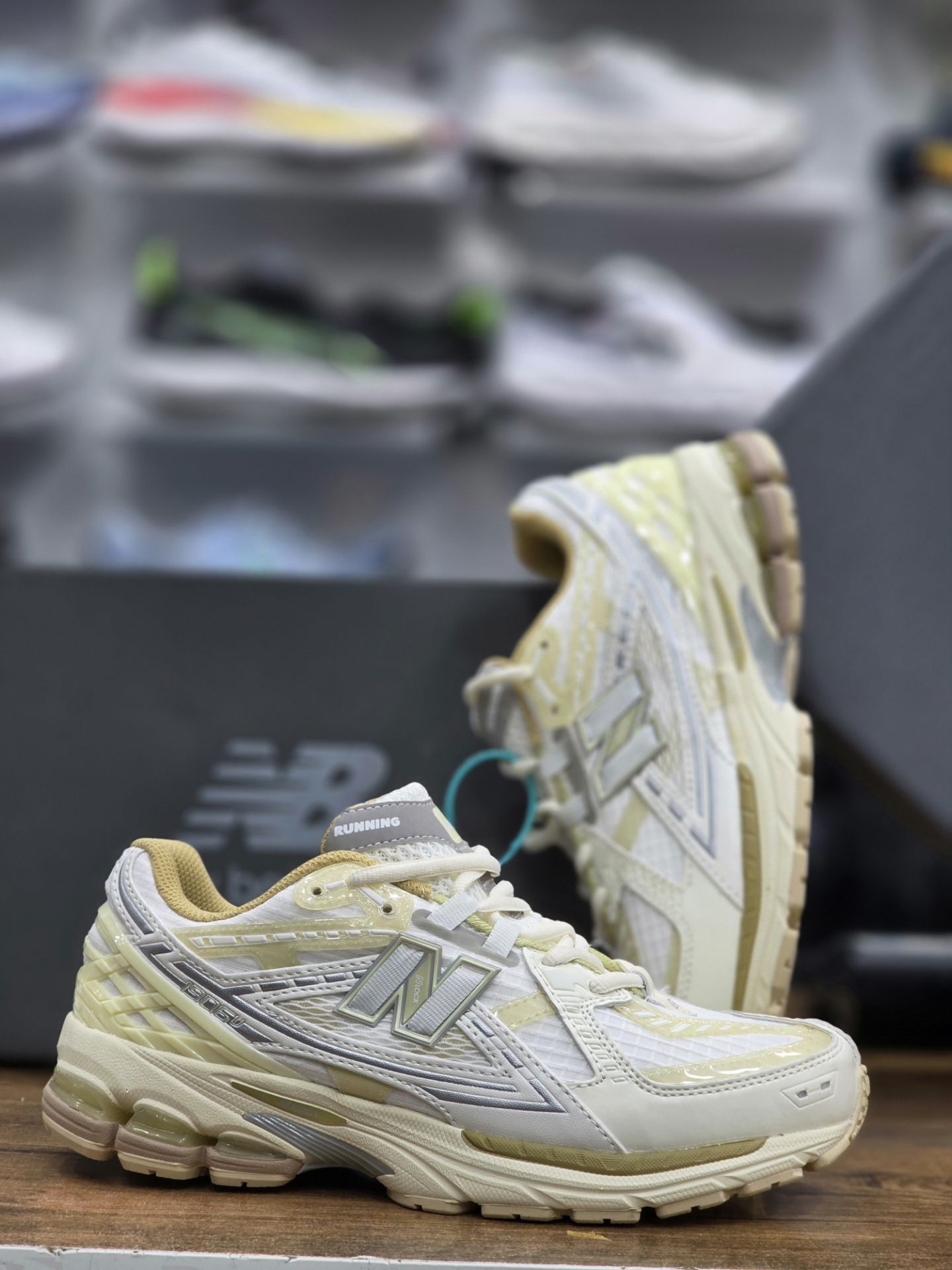 کتونی نیوبالانس ۱۹۰۶ Newbalance 1906 ساخت ویتنام وارداتی سایز ۳۸ الی ۴۵ فروش تکی و عمده ضمانت کیفیت کالا