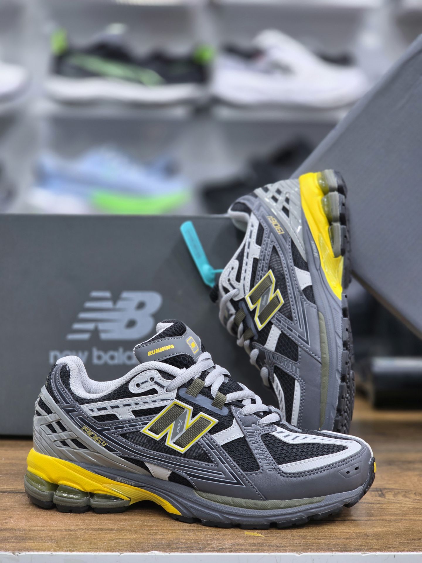 کتونی نیوبالانس ۱۹۰۶ Newbalance 1906 ساخت ویتنام وارداتی سایز ۳۸ الی ۴۵ فروش تکی و عمده ضمانت کیفیت کالا