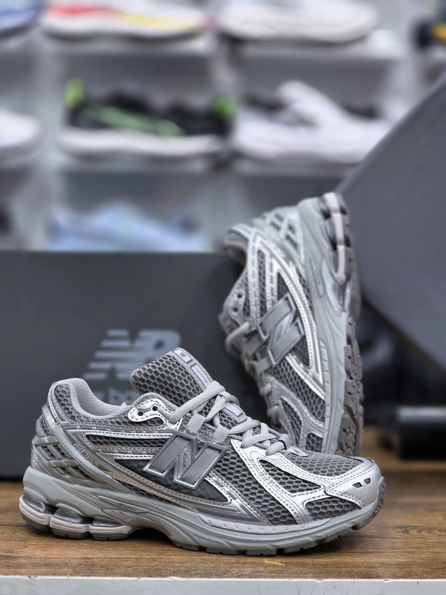 کتونی مسترکوالیتی نیوبالانس ۱۹۰۶ Newbalance 1906 ساخت ویتنام وارداتی سایز ۳۸ الی ۴۵ فروش تکی و عمده ضمانت کیفیت کالا