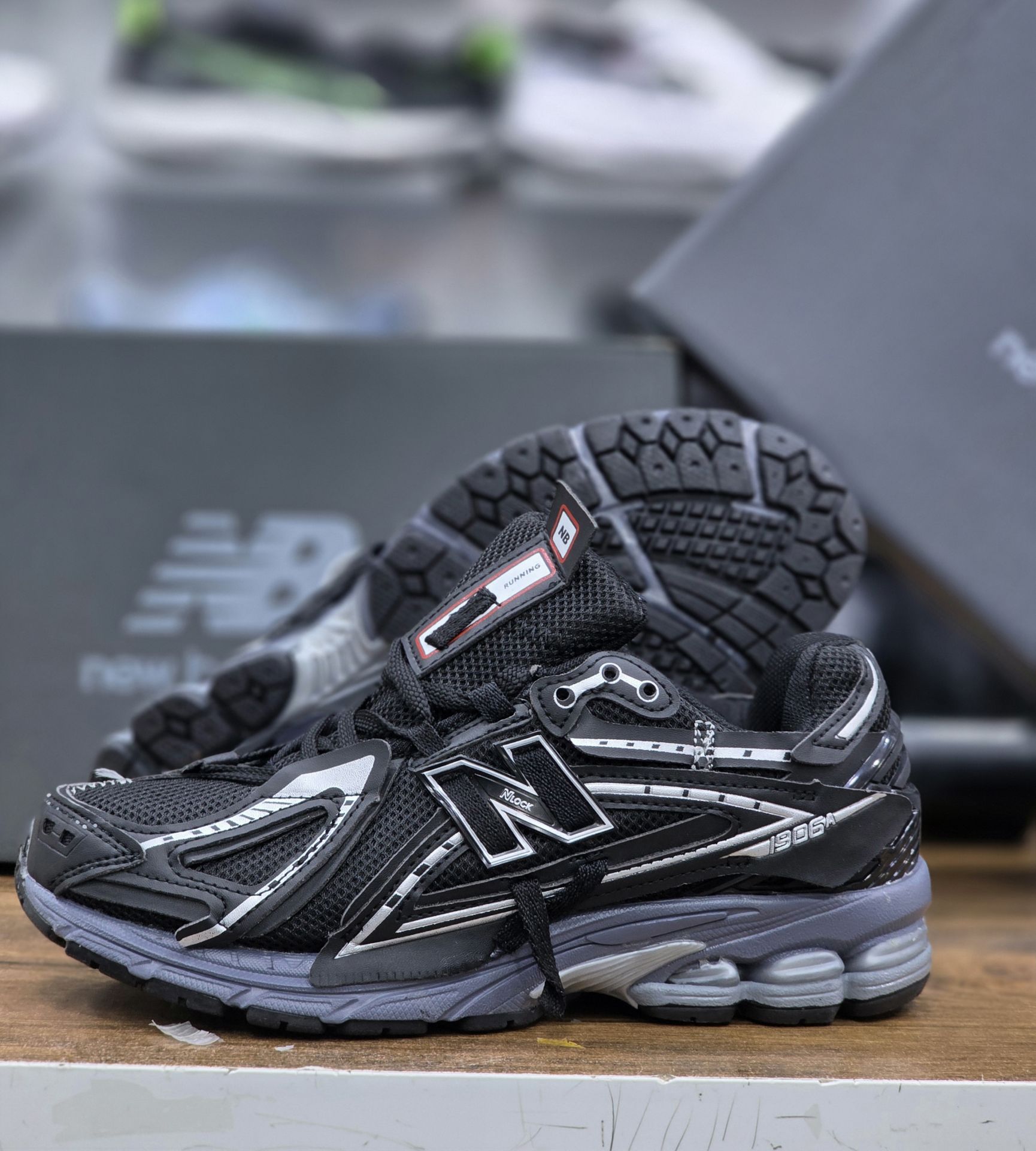 خرید کتونی نیوبالانس ۱۹۰۶ Newbalance 1906 ساخت ویتنام وارداتی سایز ۳۸ الی ۴۵ فروش تکی و عمده ضمانت کیفیت کالا