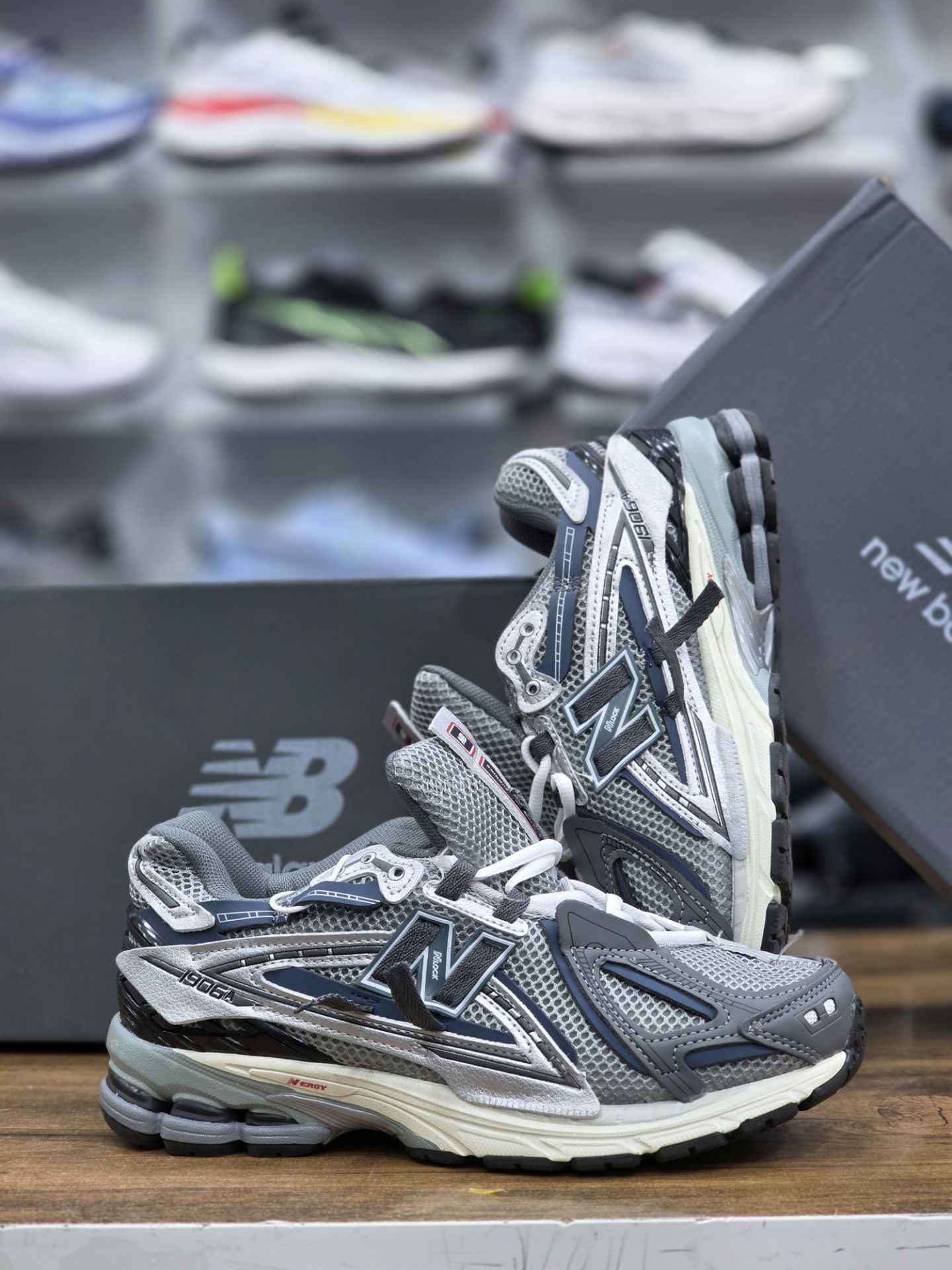 کتونی نیوبالانس ۱۹۰۶ Newbalance 1906 ساخت ویتنام وارداتی سایز ۳۸ الی ۴۵ فروش تکی و عمده ضمانت کیفیت کالا