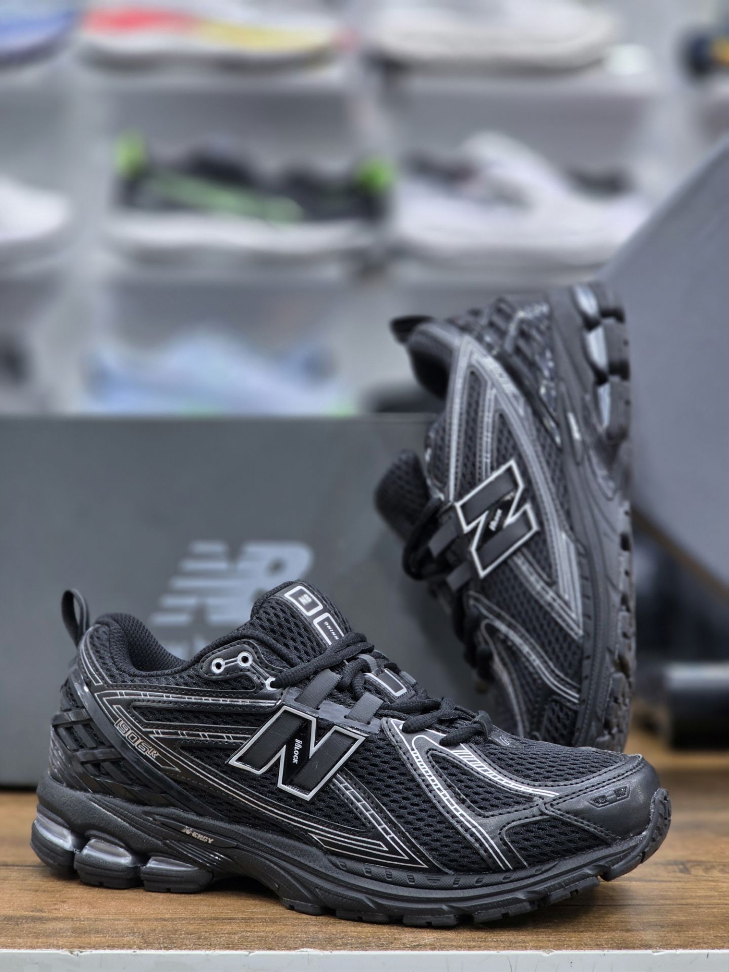کتونی نیوبالانس ۱۹۰۶ Newbalance 1906 ساخت ویتنام وارداتی سایز ۳۸ الی ۴۵ فروش تکی و عمده ضمانت کیفیت کالا