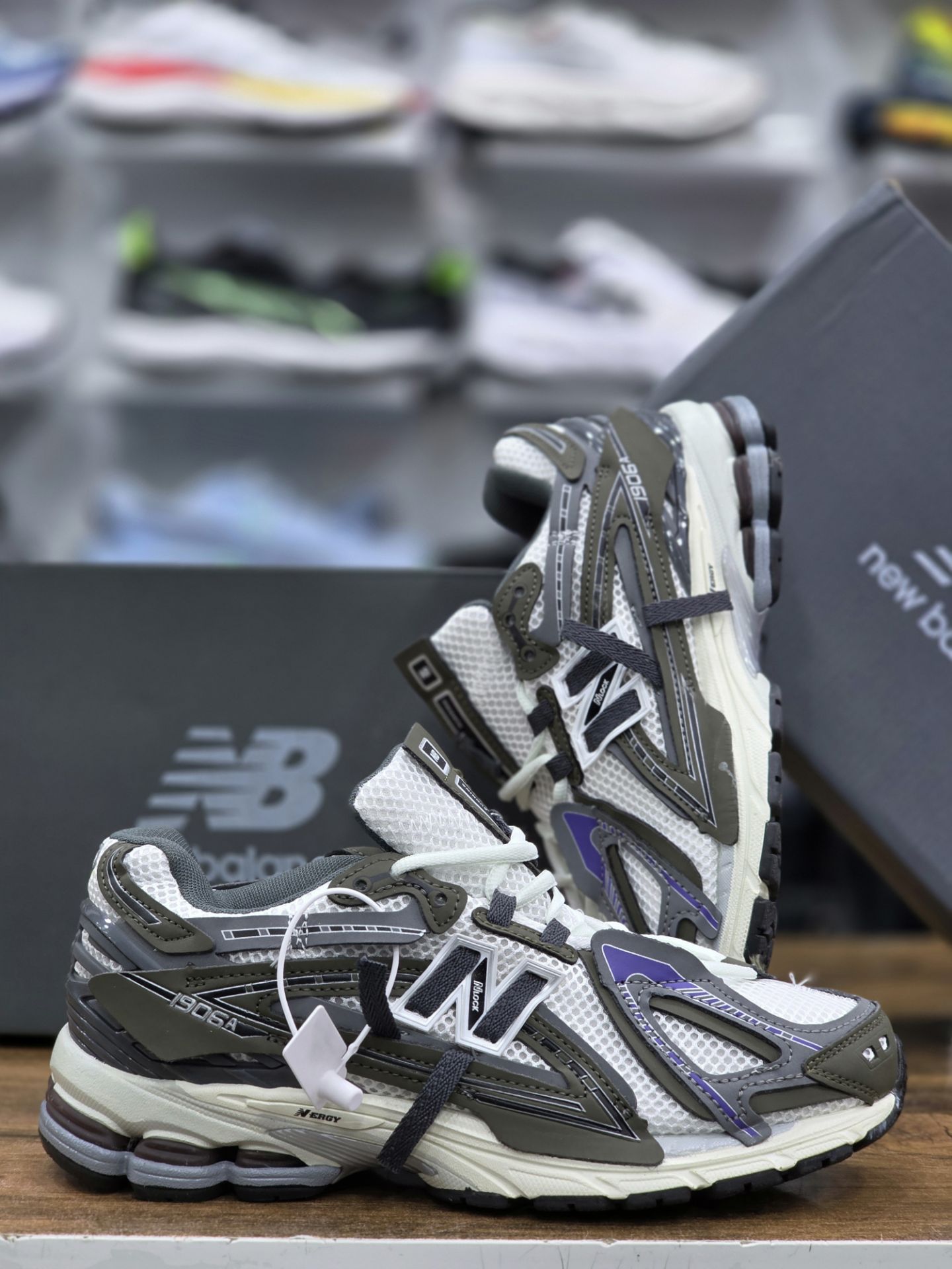 کتونی نیوبالانس ۱۹۰۶ Newbalance 1906 ساخت ویتنام وارداتی سایز ۳۸ الی ۴۵ فروش تکی و عمده ضمانت کیفیت کالا