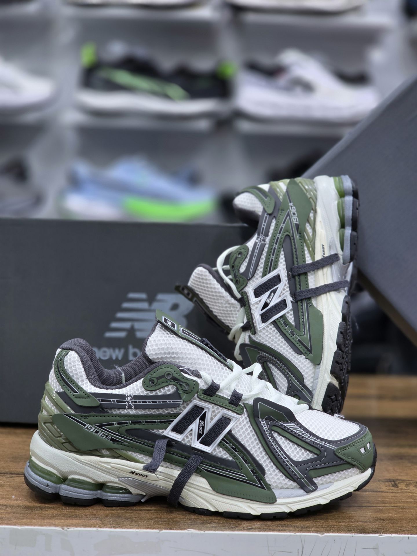 خرید کتونی نیوبالانس ۱۹۰۶ Newbalance 1906 ساخت ویتنام وارداتی سایز ۳۸ الی ۴۵ فروش تکی و عمده ضمانت کیفیت کالا