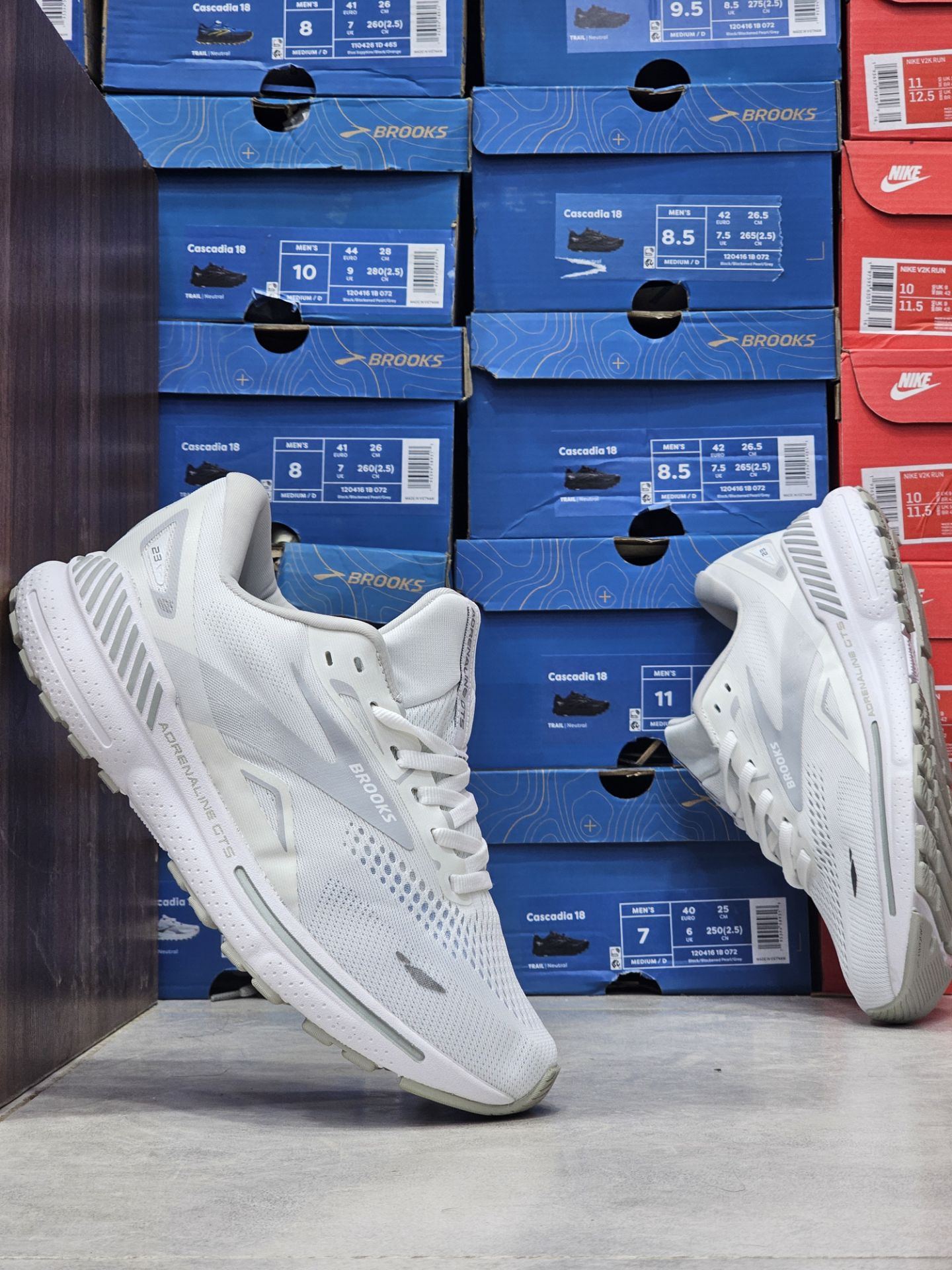 کتونی بروکس آدرنالین۲۳ Brooks Adrenaline۲۳ساخت ویتنام وارداتی سایز۴۰ الی ۴۵فروش تکی و عمده ضمانت کیفیت کالا