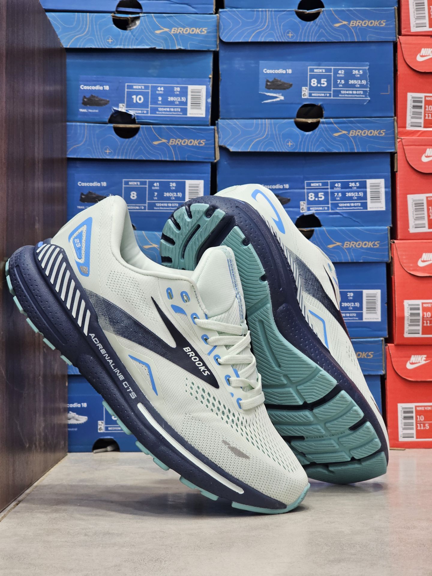 کتونی بروکس آدرنالین۲۳ Brooks Adrenaline۲۳ساخت ویتنام وارداتی سایز۴۰ الی ۴۵فروش تکی و عمده ضمانت کیفیت کالا
