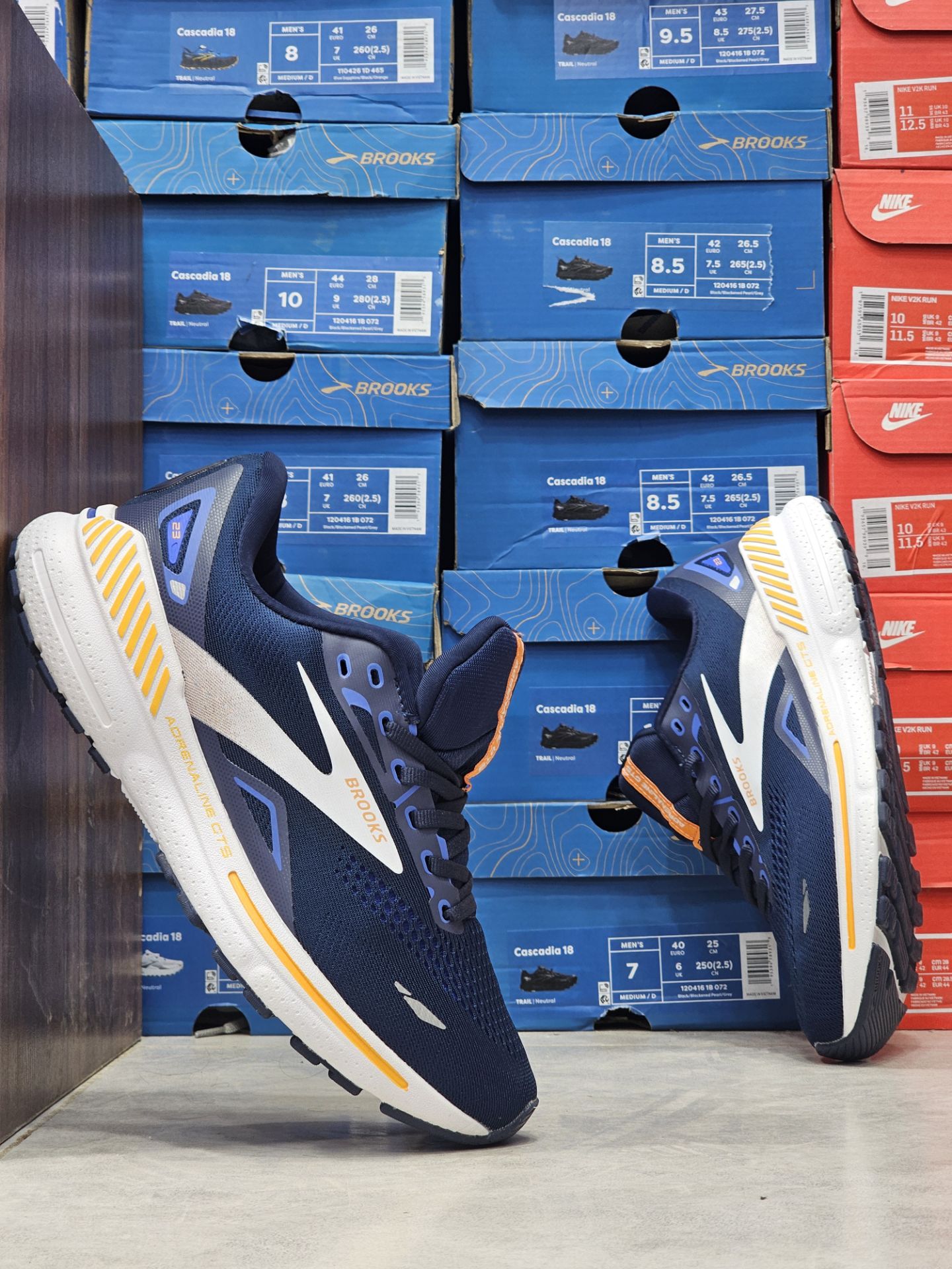 کتونی بروکس آدرنالین۲۳ Brooks Adrenaline۲۳ساخت ویتنام وارداتی سایز۴۰ الی ۴۵فروش تکی و عمده ضمانت کیفیت کالا