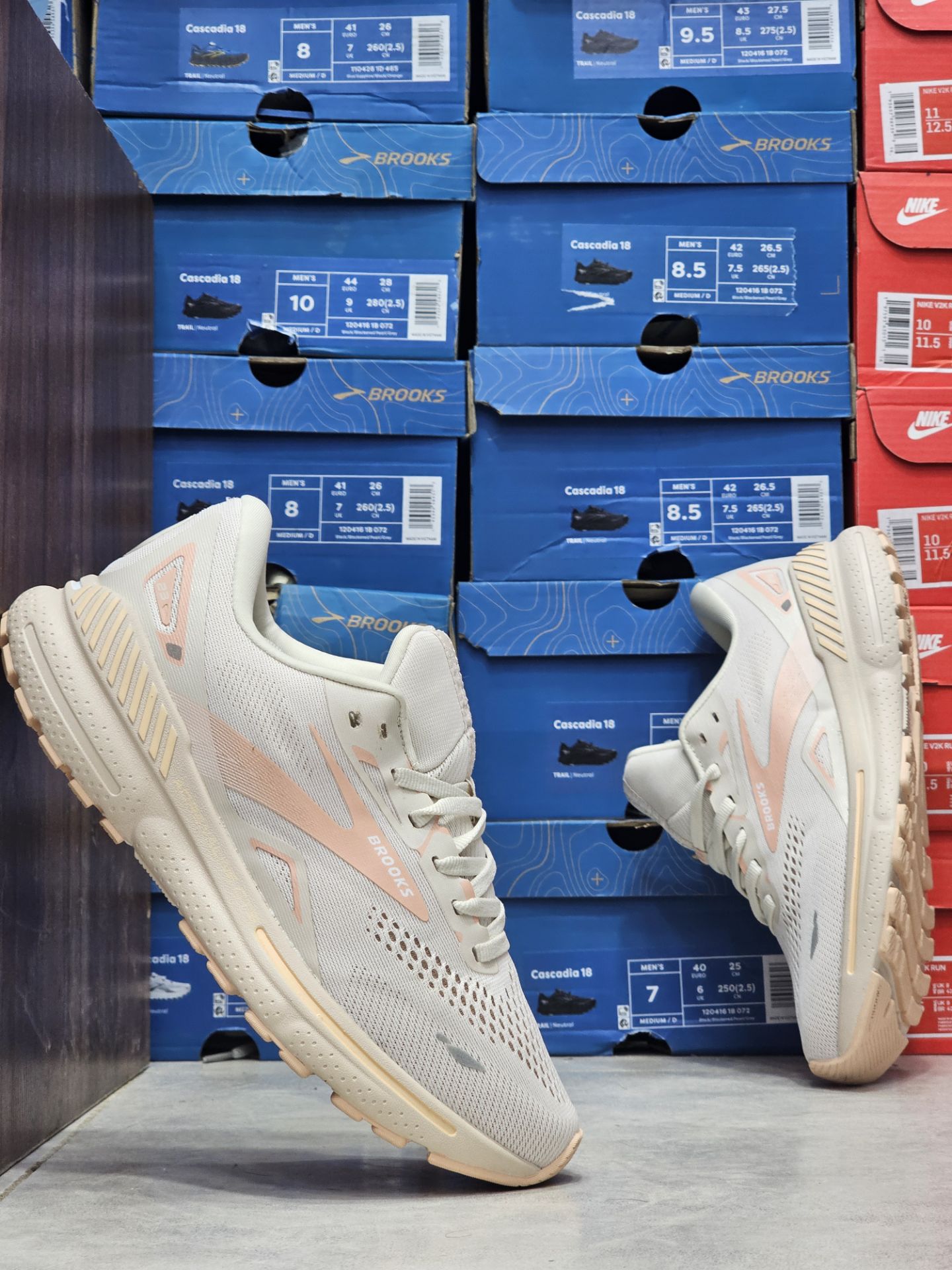 کتونی بروکس آدرنالین۲۳ Brooks Adrenaline۲۳ساخت ویتنام وارداتی سایز۴۰ الی ۴۵فروش تکی و عمده ضمانت کیفیت کالا