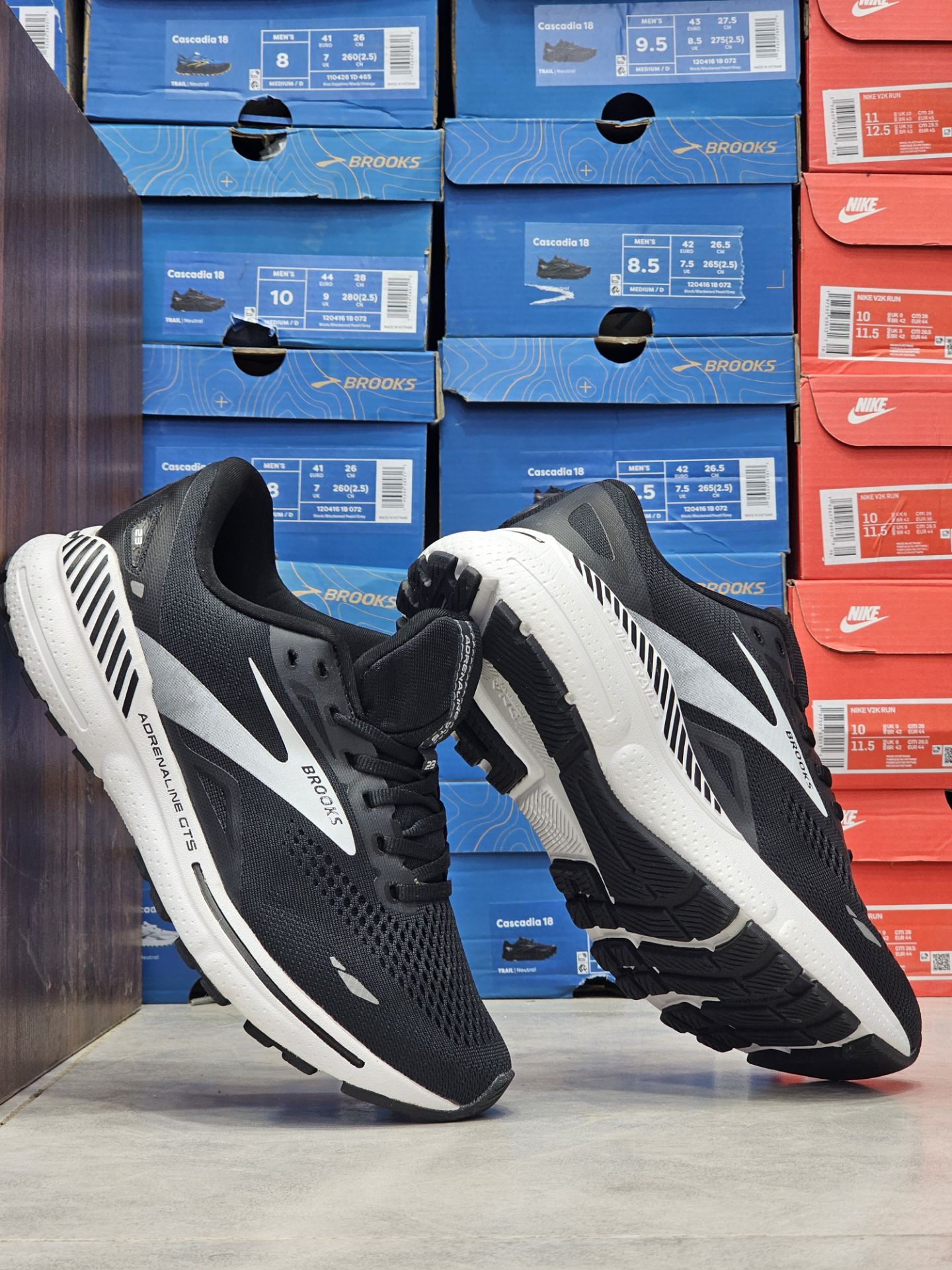کتونی بروکس آدرنالین۲۳ Brooks Adrenaline۲۳ساخت ویتنام وارداتی سایز۴۰ الی ۴۵فروش تکی و عمده ضمانت کیفیت کالا
