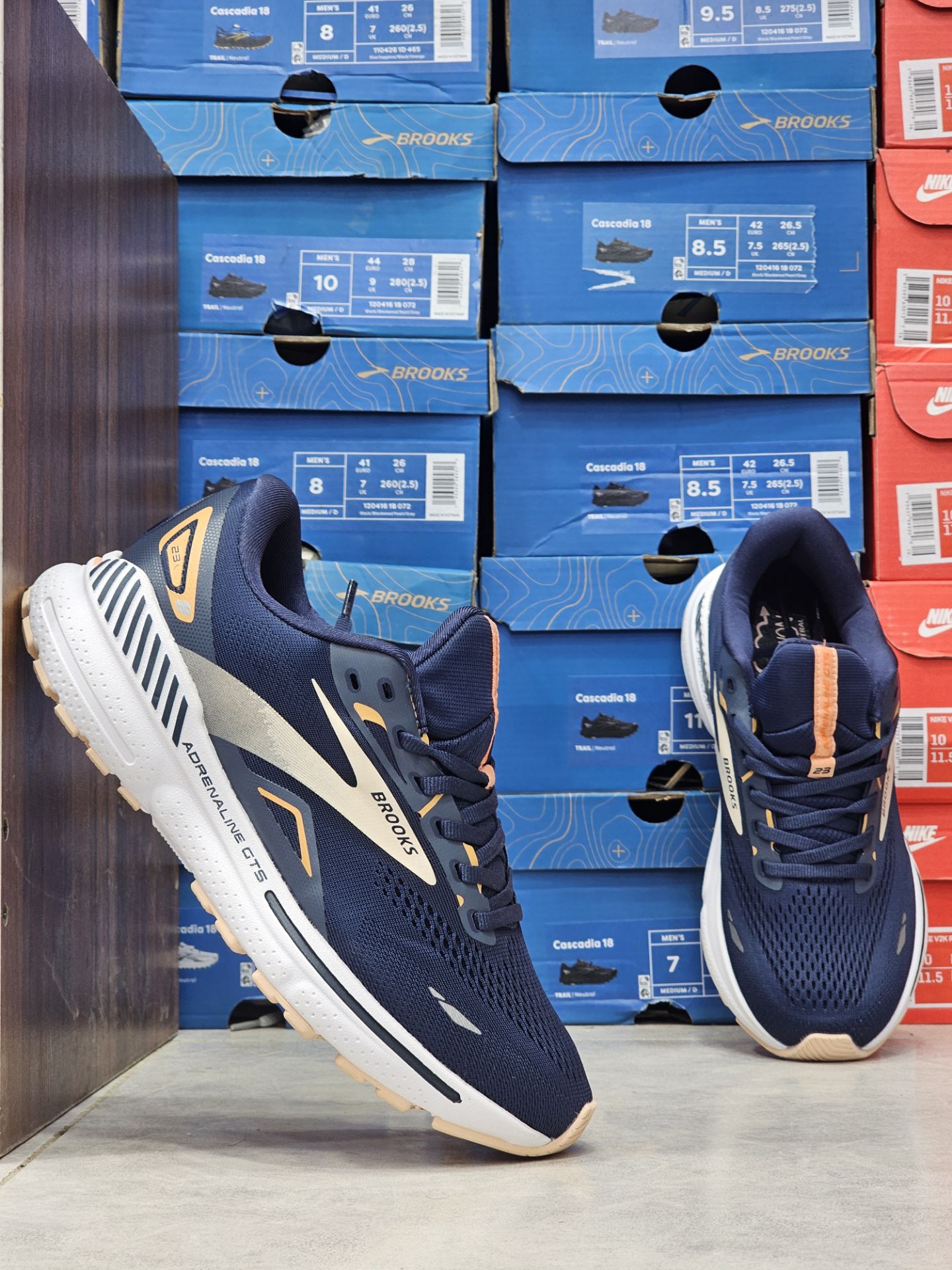 کتونی بروکس آدرنالین۲۳ Brooks Adrenaline۲۳ساخت ویتنام وارداتی سایز۴۰ الی ۴۵فروش تکی و عمده ضمانت کیفیت کالا