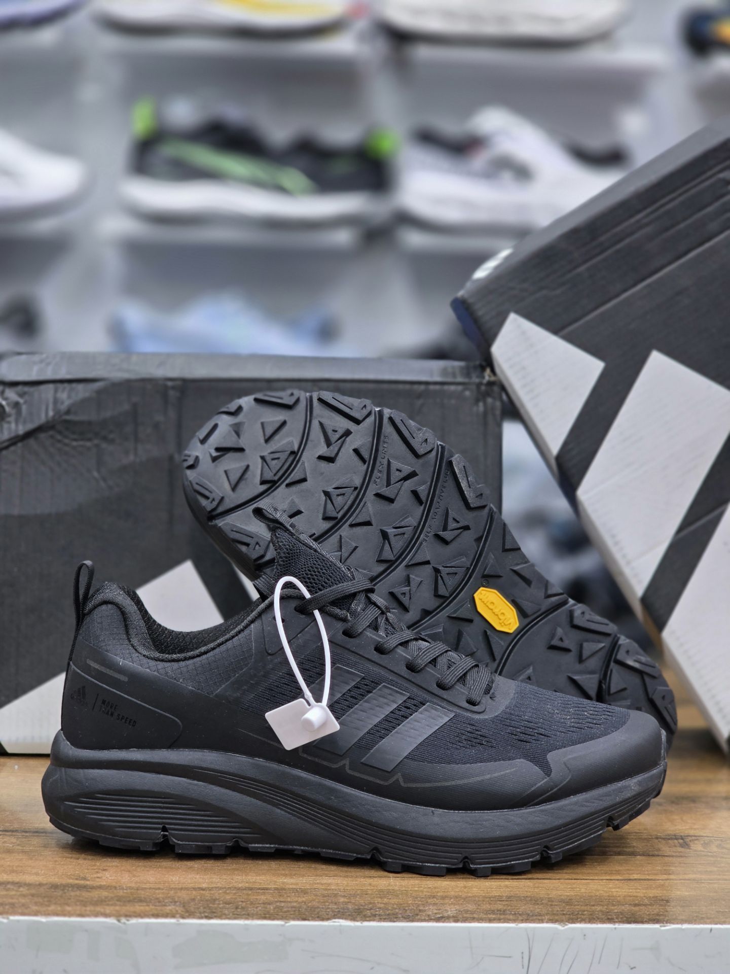 کتونی آدیداس ترکس زیره ویبرام مسترکوالیتی Adidas TERREX Agravic GTX ساخت ویتنام وارداتی تریل رانینگ سایز ۴۰ الی ۴۵ فروش تکی و عمده ضمانت کیفیت کالا