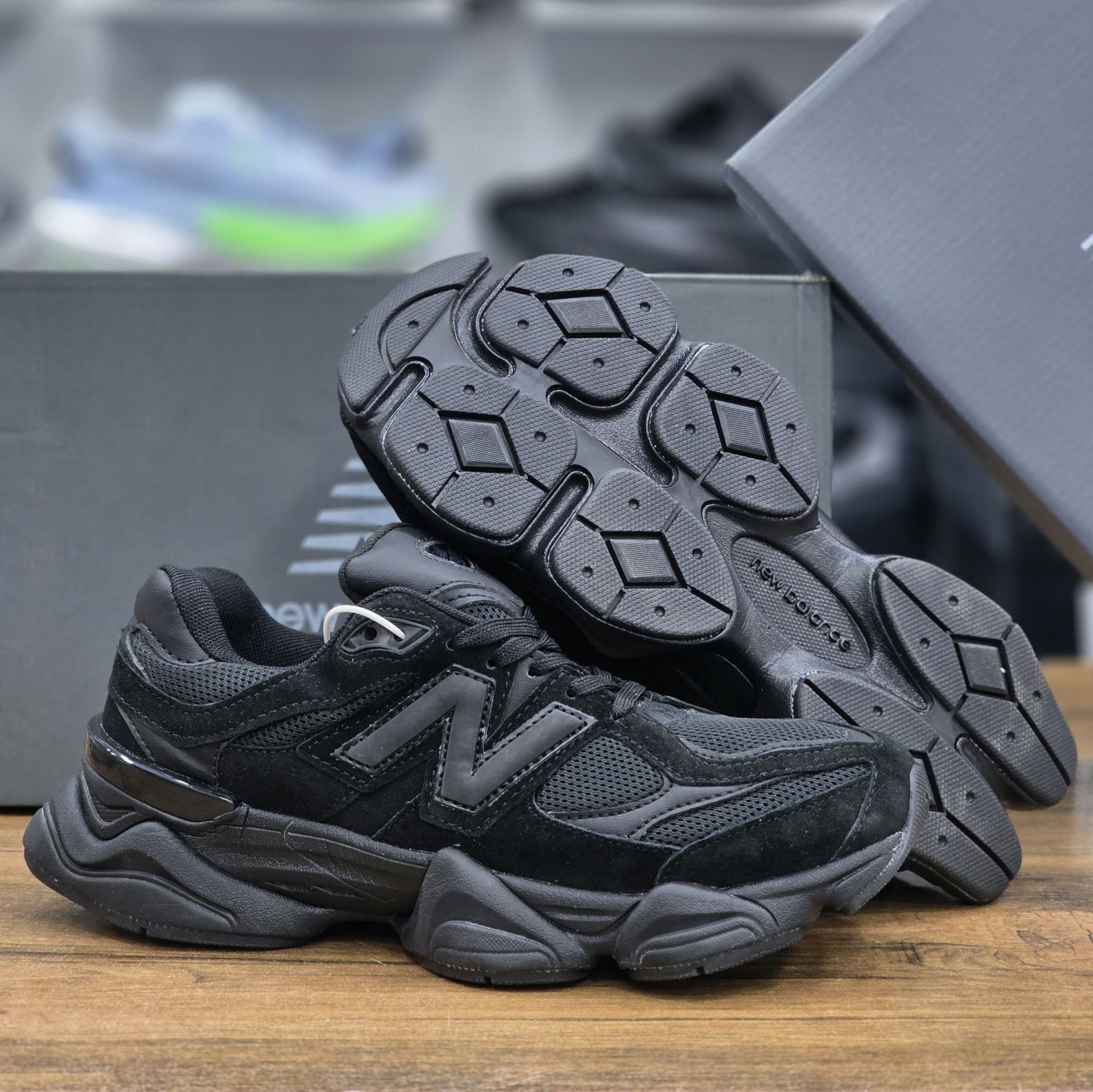 کتونی رانینگ و پیاده روی نیوبالانس ۹۰۶۰ Newbalance 9060ساخت ویتنام وارداتی سایز ۴۰الی ۴۵ فروش تکی و عمده ضمانت کیفیت کالا