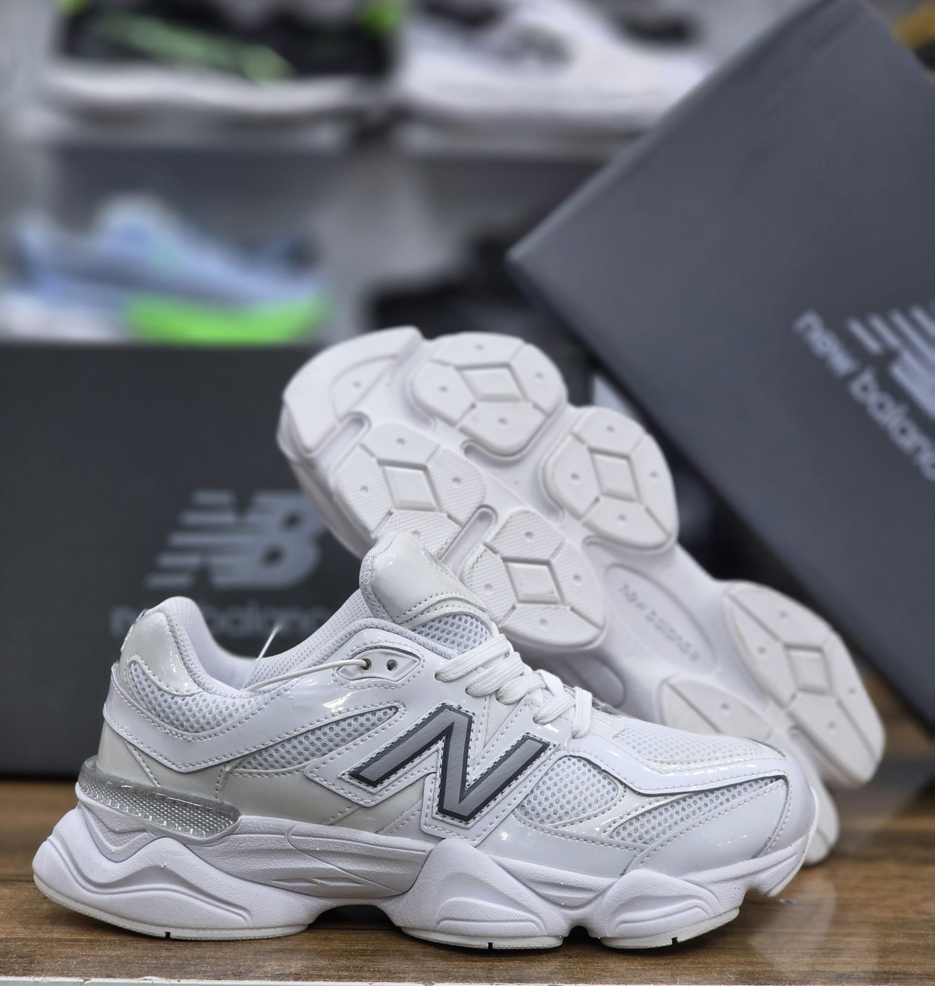 کتونی رانینگ و پیاده روی نیوبالانس ۹۰۶۰ Newbalance 9060ساخت ویتنام وارداتی سایز ۴۰الی ۴۵ فروش تکی و عمده ضمانت کیفیت کالا