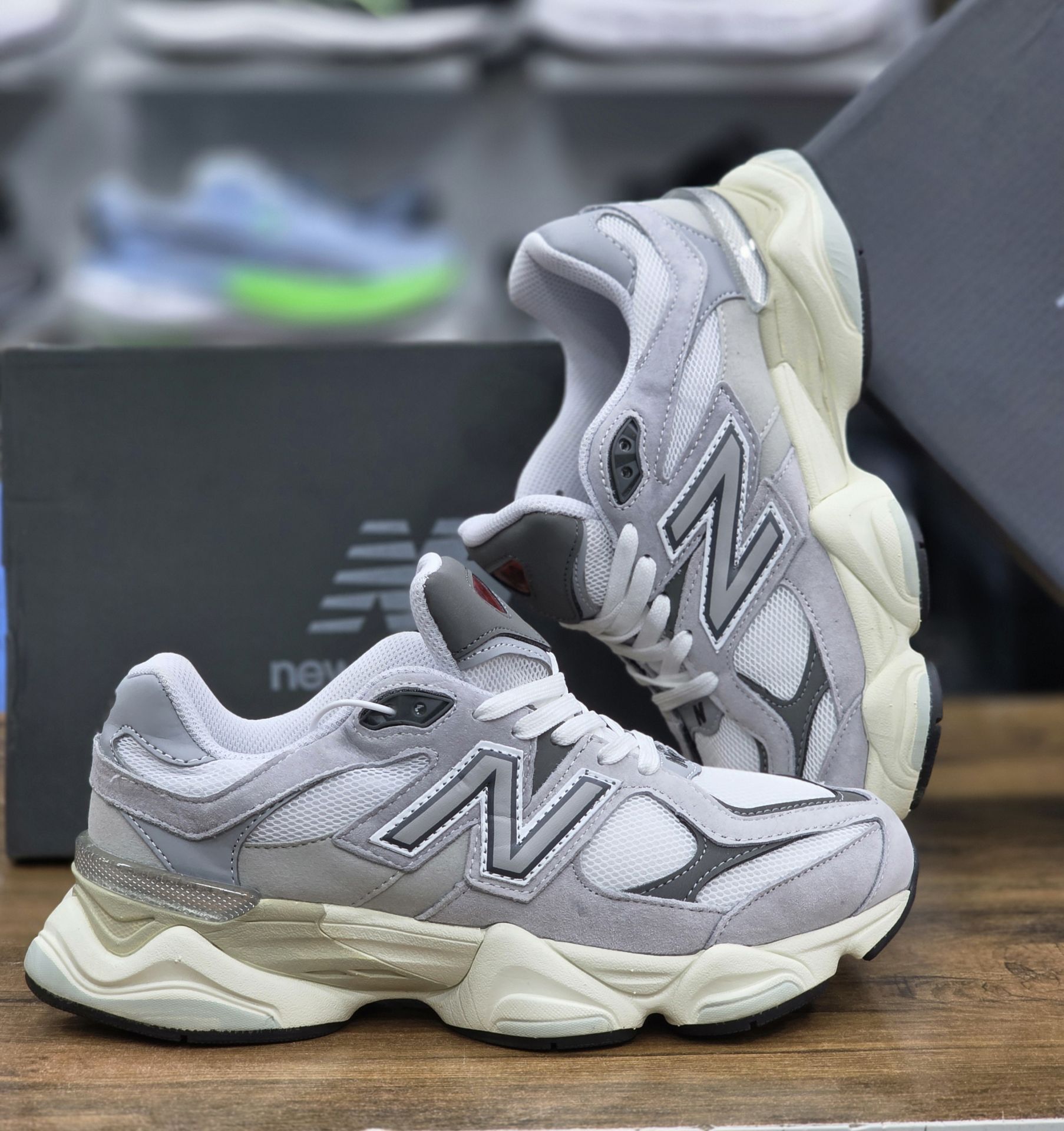 کتونی رانینگ و پیاده روی نیوبالانس ۹۰۶۰ Newbalance 9060ساخت ویتنام وارداتی سایز ۴۰الی ۴۵ فروش تکی و عمده ضمانت کیفیت کالا