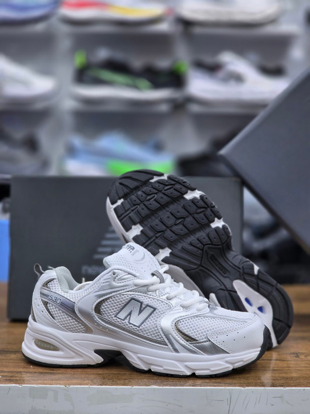 کتونی پیاده رویی و رانینگ نیوبالانس ۵۳۰ Newbalance 530ساخت ویتنام وارداتی سایز۳۷ الی ۴۵فروش تکی و عمده ضمانت اصالت کالاکیفیت مسترکوالیتیA