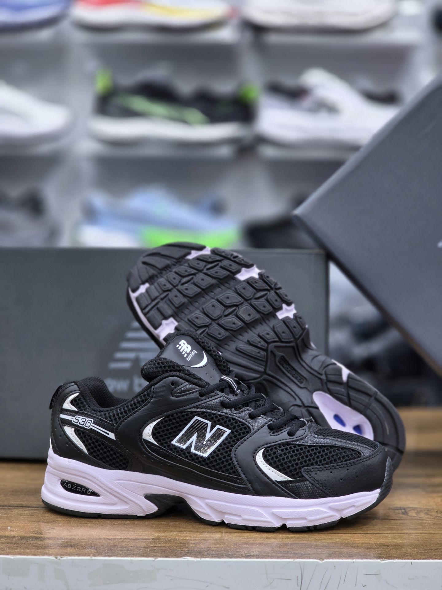کتونی پیاده رویی و رانینگ نیوبالانس ۵۳۰ Newbalance 530ساخت ویتنام وارداتی سایز۳۷ الی ۴۵فروش تکی و عمده ضمانت اصالت کالاکیفیت مسترکوالیتیA