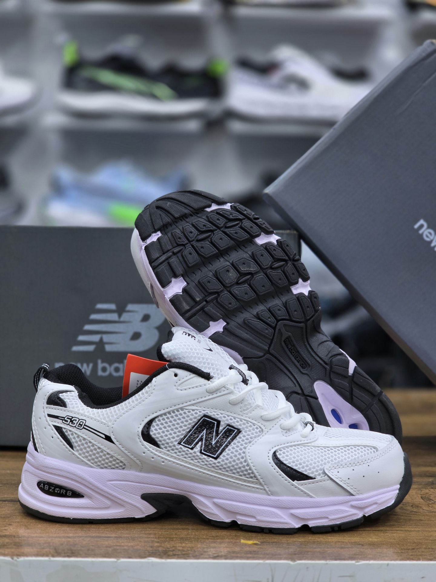 کتونی پیاده رویی و رانینگ نیوبالانس ۵۳۰ Newbalance 530ساخت ویتنام وارداتی سایز۳۷ الی ۴۵فروش تکی و عمده ضمانت اصالت کالاکیفیت مسترکوالیتیA