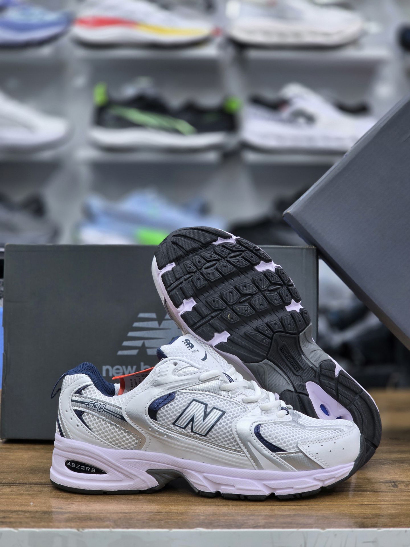 کتونی پیاده رویی و رانینگ نیوبالانس ۵۳۰ Newbalance 530ساخت ویتنام وارداتی سایز۳۷ الی ۴۵فروش تکی و عمده ضمانت اصالت کالاکیفیت مسترکوالیتیA