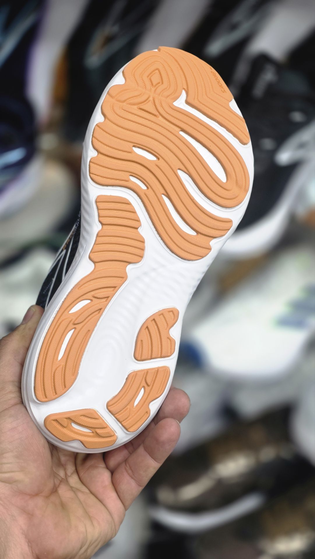 کتونی بروکس گلیسرین ۲۲ BROOKS GLYCERIN 2۲ساخت ویتنام وارداتی سایز ۳۸ الی ۴۵ضمانت کیفیت کالا فروش تکی و عمده