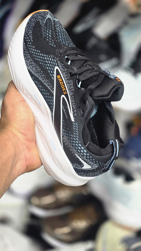 کتونی بروکس گلیسرین ۲۲ BROOKS GLYCERIN 2۲ساخت ویتنام وارداتی سایز ۳۸ الی ۴۵ضمانت کیفیت کالا فروش تکی و عمده