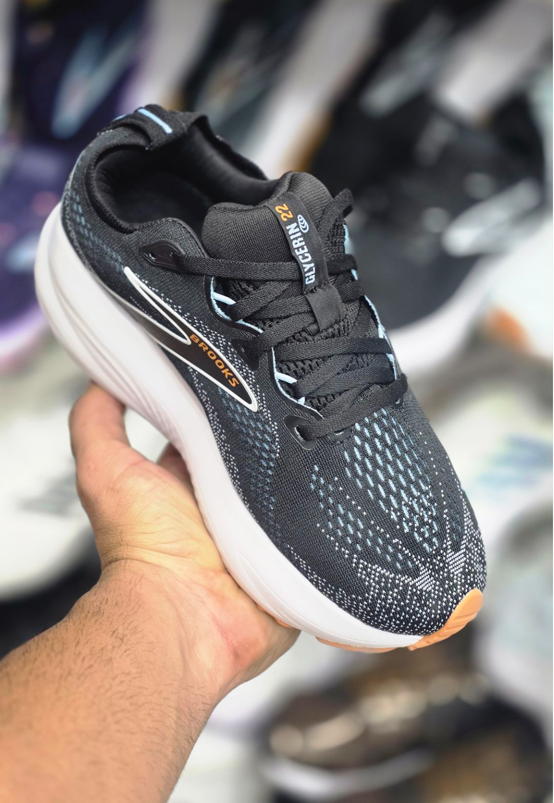 کتونی بروکس گلیسرین ۲۲ BROOKS GLYCERIN 2۲ساخت ویتنام وارداتی سایز ۳۸ الی ۴۵ضمانت کیفیت کالا فروش تکی و عمده