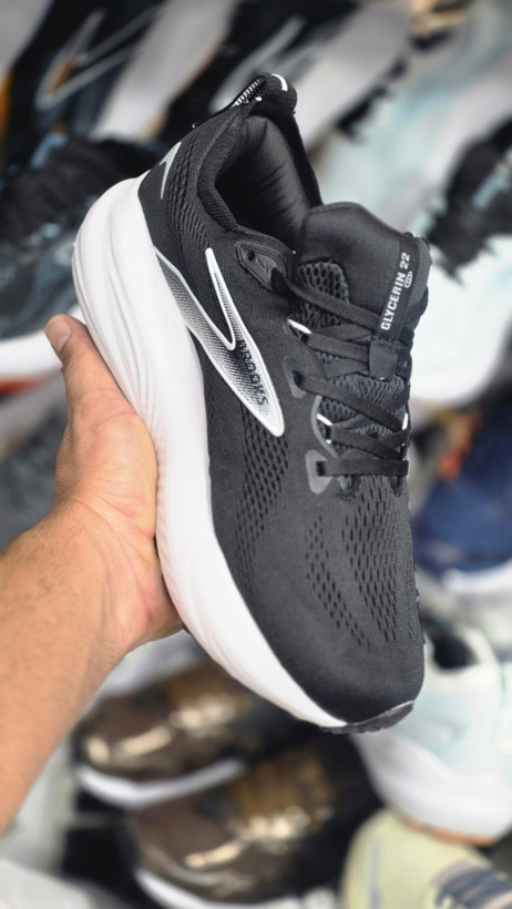 کتونی بروکس گلیسرین ۲۲ BROOKS GLYCERIN 2۲ساخت ویتنام وارداتی سایز ۳۸ الی ۴۵ضمانت کیفیت کالا فروش تکی و عمده