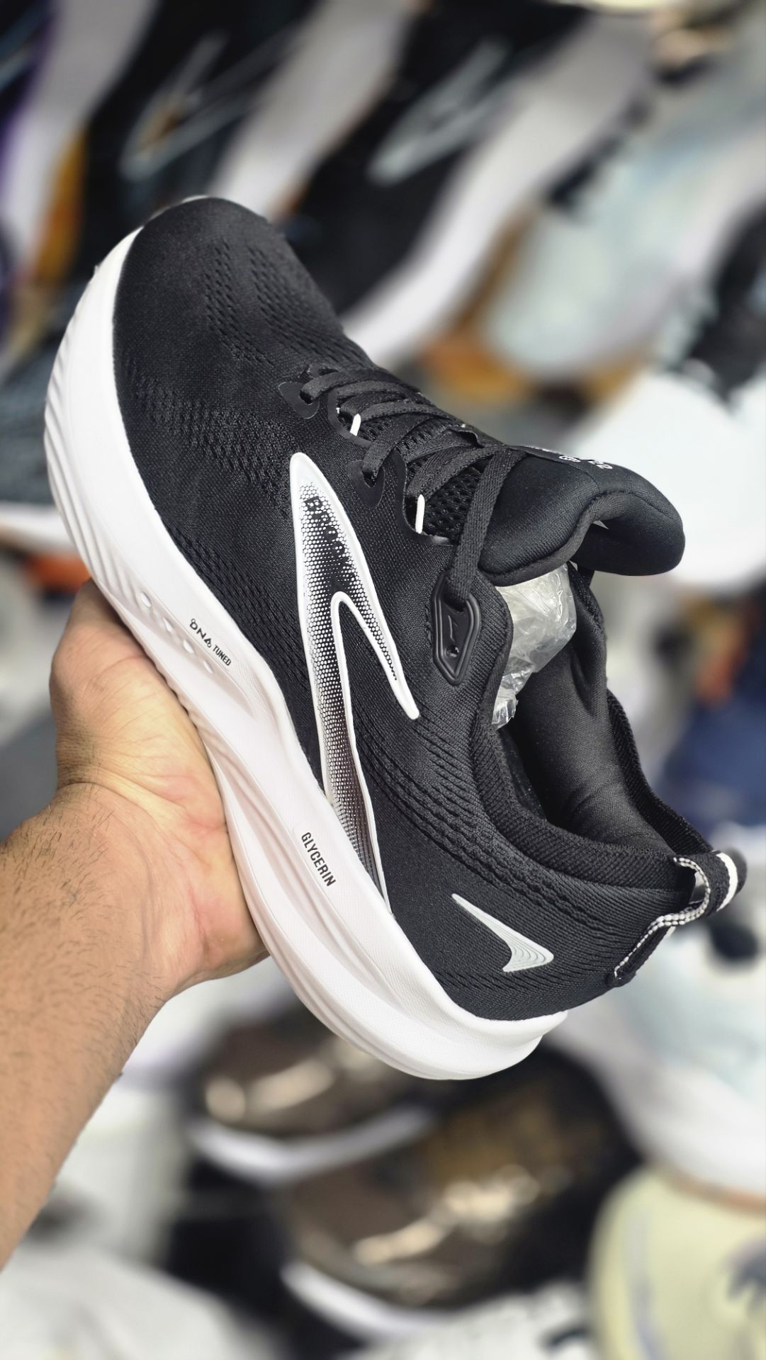 کتونی بروکس گلیسرین ۲۲ BROOKS GLYCERIN 2۲ساخت ویتنام وارداتی سایز ۳۸ الی ۴۵ضمانت اصالت کالا فروش تکی و عمده کیفیت مسترکوالیتی درجه ۱
