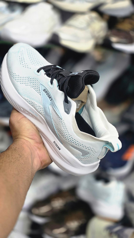 خرید کتونی بروکس گلیسرین ۲۲ BROOKS GLYCERIN 2۲ساخت ویتنام وارداتی سایز ۳۸ الی ۴۵ضمانت کیفیت کالا فروش تکی و عمده