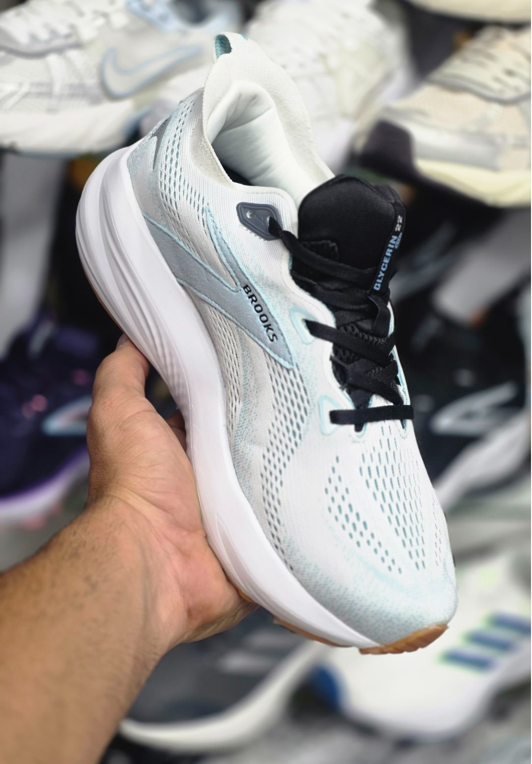 کتونی بروکس گلیسرین ۲۲ BROOKS GLYCERIN 2۲ساخت ویتنام وارداتی سایز ۳۸ الی ۴۵ضمانت کیفیت کالا فروش تکی و عمده