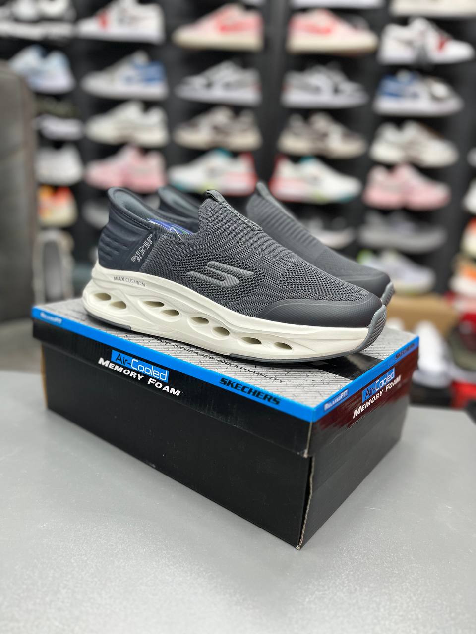 کتونی اسکیچرز اسلیپ اینزگو والک/Skechers GOwalk Slip-ins/ساخت ویتنام وارداتی فروش تکی و عمده/سایز ۴۰ تا۴۵ ضمانت کیفیت کالا