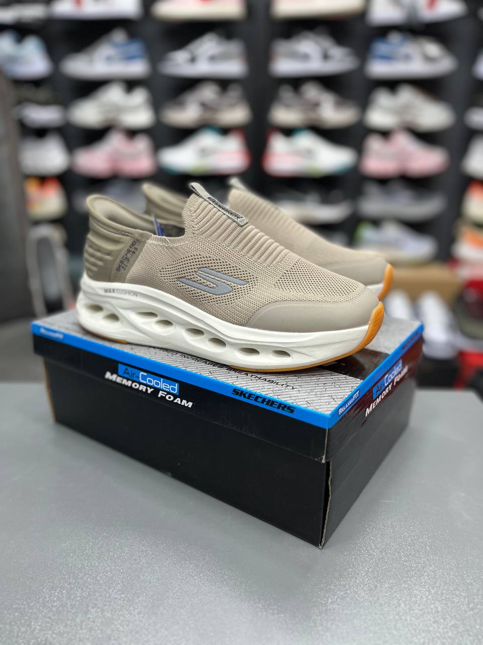 کتونی مسترکوالیتی اسکیچرز اسلیپ اینزگو والک/Skechers GOwalk Slip-ins/ساخت ویتنام وارداتی فروش تکی و عمده/سایز ۴۰ تا۴۵ ضمانت کیفیت کالا