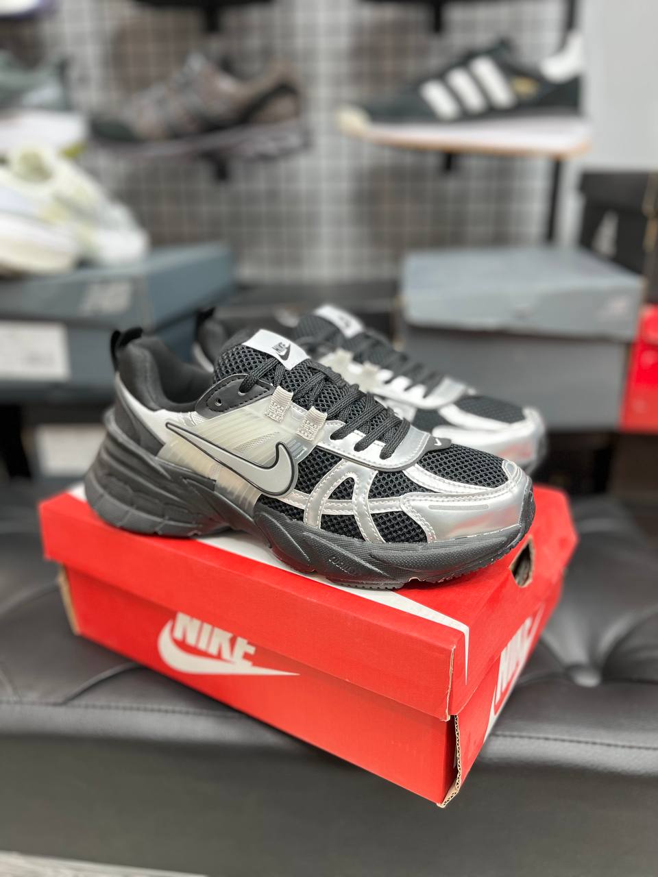 خرید نایک وی تو کی Nike V2k Runساخت ویتنام وارداتی سایز 37الی۴۵ فروش تکی و عمده ضمانت کیفیت کالا