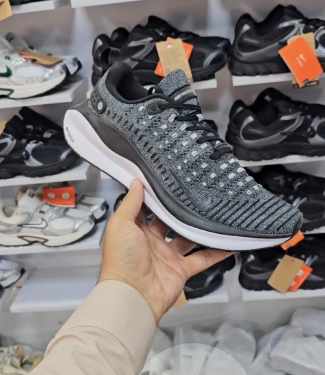 کتونی نایک اینفینیتی ران ۴ گورتکس Nike React infinity Run 4 Gore_texضمانت کیفیت کالا ساخت ویتنام سایز ۴۲فروش تکی و عمده