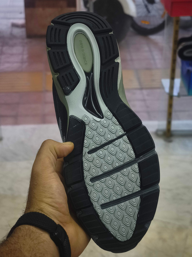 کتونی نیوبالانس ۹۹۰ وی ۶Newbalance 990 v لیبل امریکایی رانینگ و پیاده رویی سایز ۴۰ الی ۴۵ضمانت کیفیت کالا فروش تکی و عمده