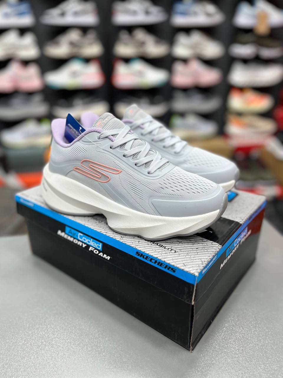 کتونی اسکیچرز هایپر برست skechers Hyper Burst ساخت ویتنام وارداتی سایز۳۷ الی ۴۰فروش تکی و عمده ضمانت کیفیت کالا