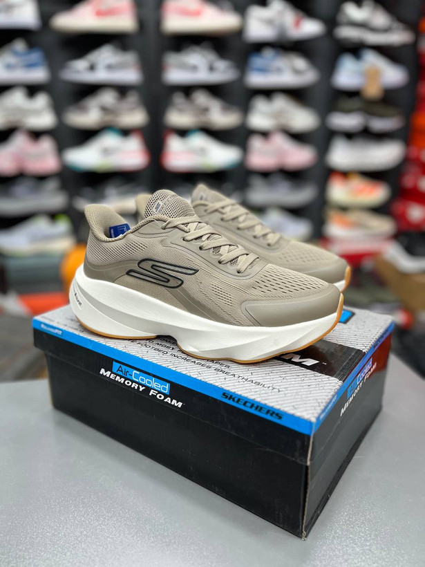 کتونی اسکیچرز هایپر برست skechers Hyper Burst ساخت ویتنام وارداتی سایز۳۷ الی ۴۰فروش تکی و عمده ضمانت کیفیت کالا