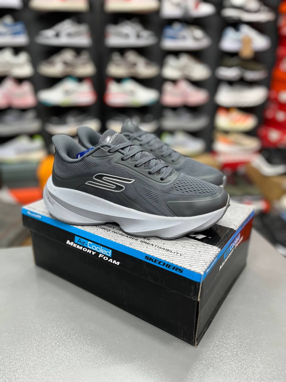 کتونی اسکیچرز هایپر برست skechers Hyper Burst ساخت ویتنام وارداتی سایز۳۷ الی ۴۰فروش تکی و عمده ضمانت کیفیت کالا