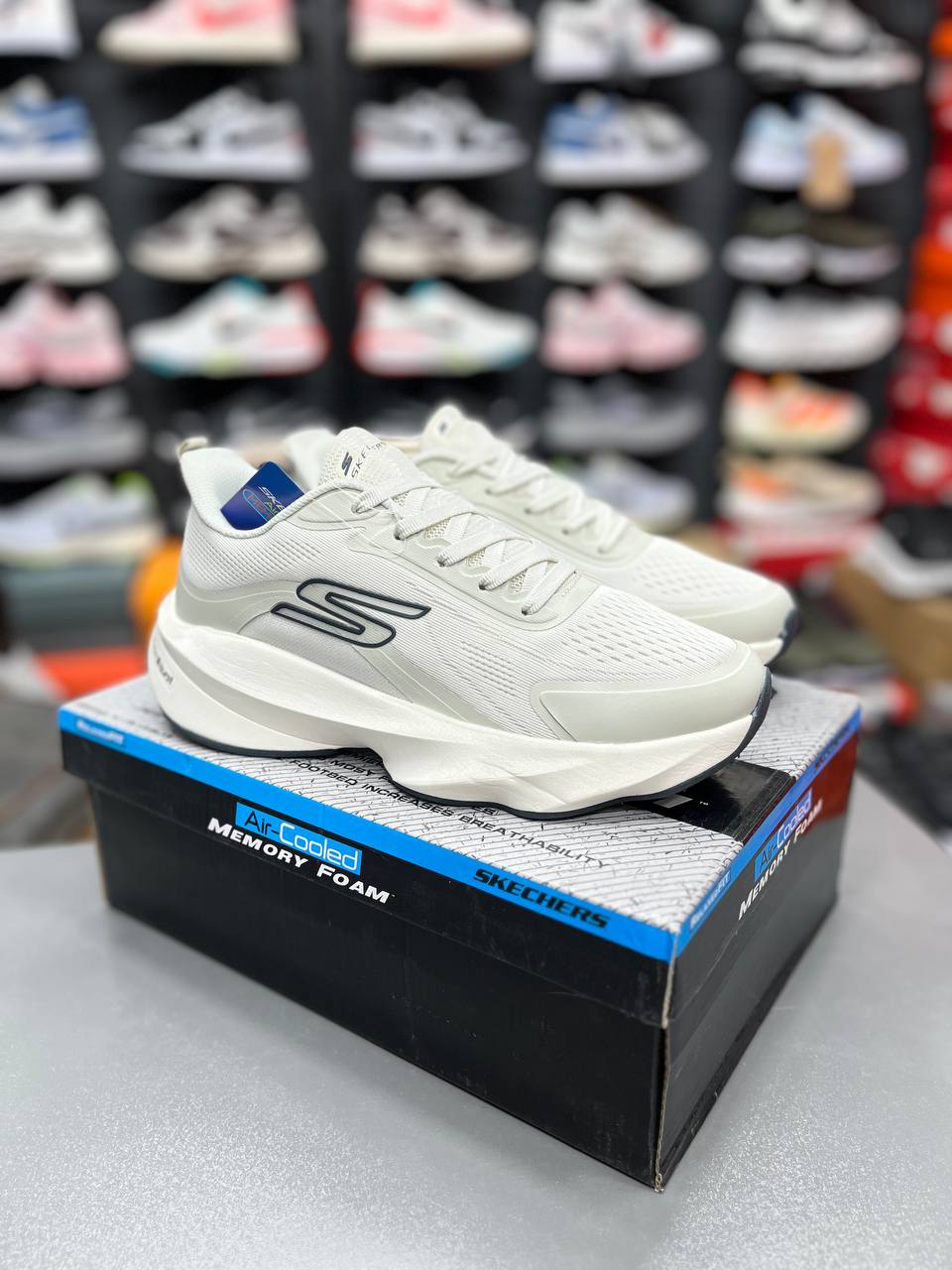 کتونی اسکیچرز هایپر برست skechers Hyper Burst ساخت ویتنام وارداتی سایز۳۷ الی ۴۰فروش تکی و عمده ضمانت کیفیت کالا
