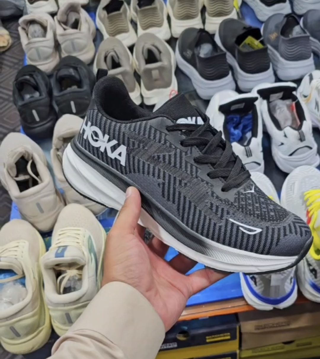 کتونی هوکا کلیفتون ۹ Hoka Clifton 9ساخت ویتنام وارداتی سایز 40الی ۴۵فروش تکی و عمده ضمانت کیفیت کالا