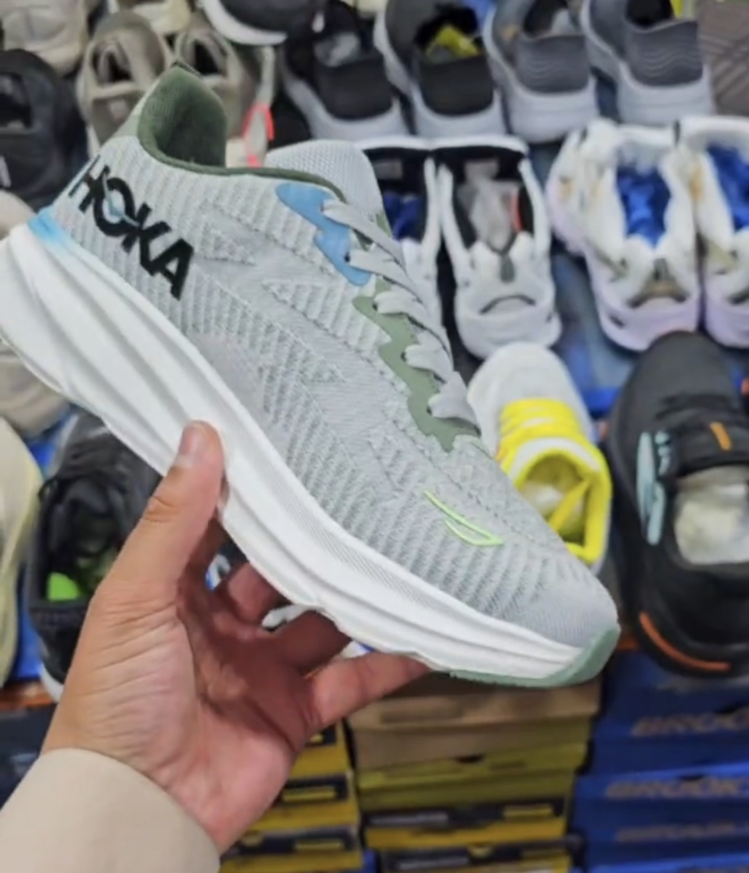 کتونی هوکا کلیفتون ۹ Hoka Clifton 9ساخت ویتنام وارداتی سایز 40الی ۴۵فروش تکی و عمده ضمانت کیفیت کالا