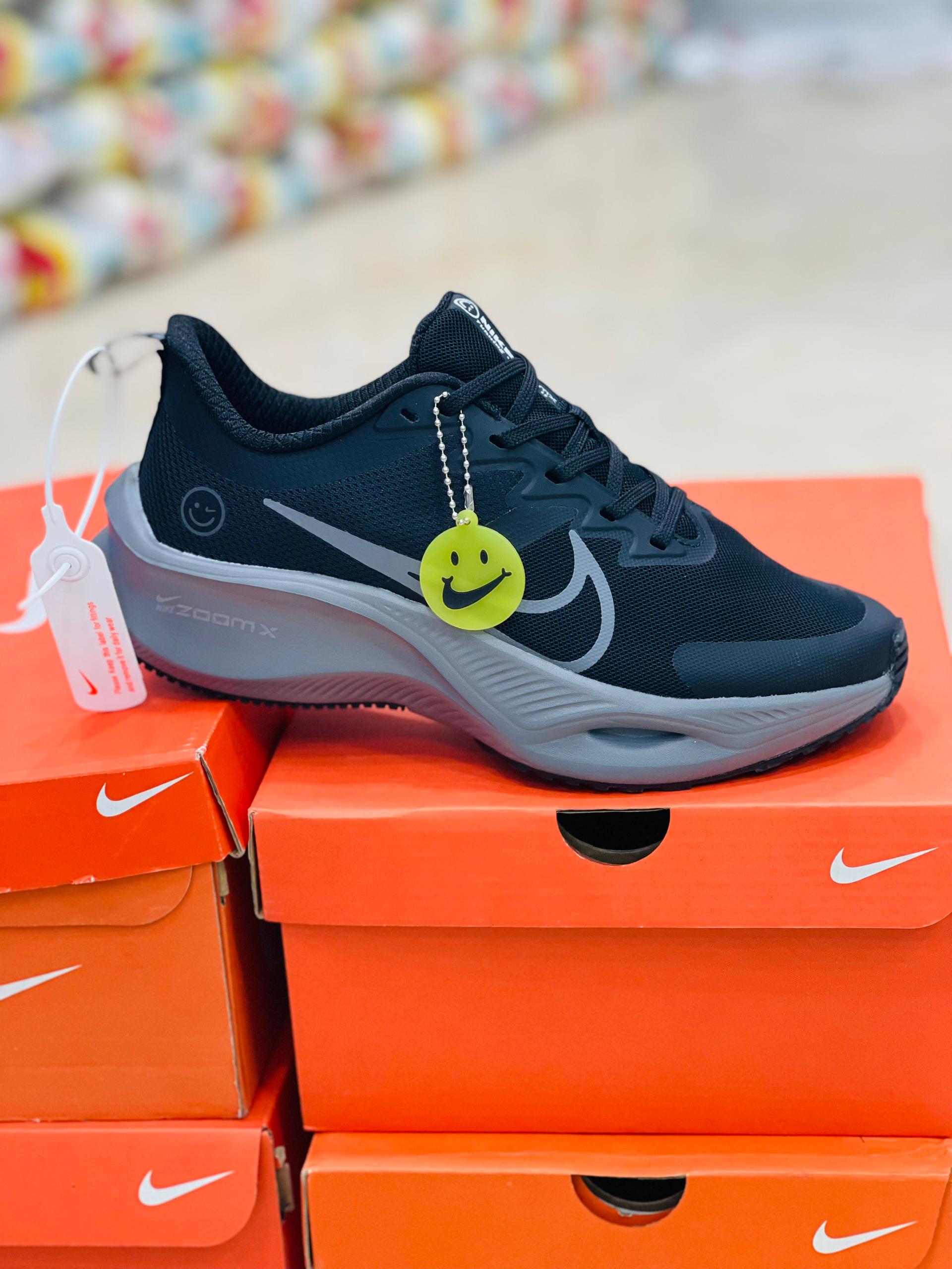 کتونی ویتنامی نایک زوم ایکس لبخندی Nike Zoom X ساخت ویتنام وارداتی سایز ۳۷ تا ۴۰ فروش تکی و عمده ضمانت کیفیت کالا