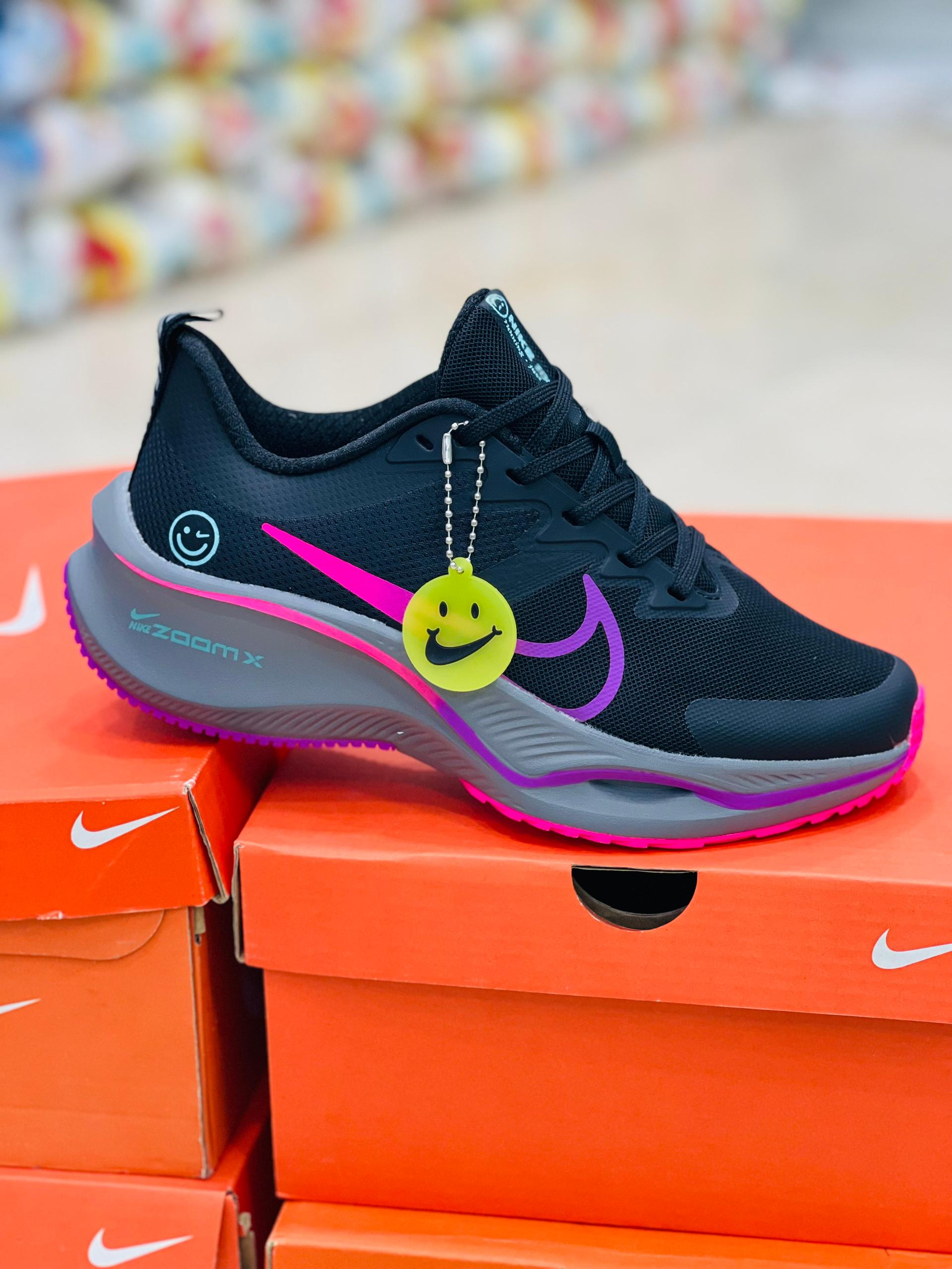 کتونی ویتنامی نایک زوم ایکس لبخندی Nike Zoom X ساخت ویتنام وارداتی سایز ۳۷ تا ۴۰ فروش تکی و عمده ضمانت کیفیت کالا