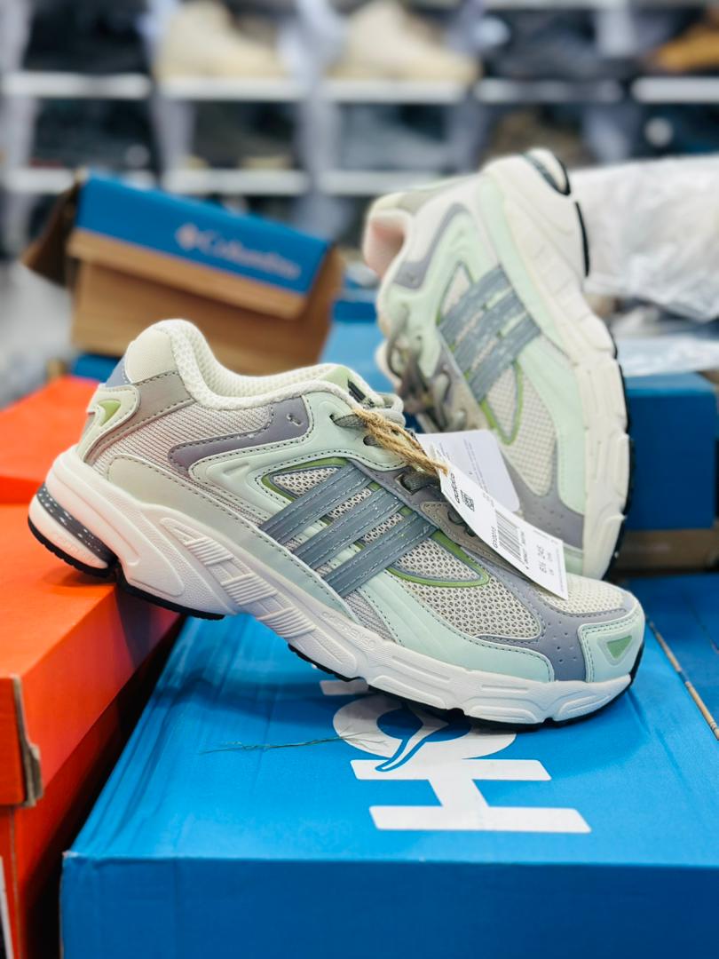کتونی آدیداس فارماتون Adidas Pharmaton وارداتی ساخت ویتنام سایز ۴۰الی۴۵ضمانت اصالت کالا بالاترین کیفیت مسترکوالیتی A فروش تکی و عمده