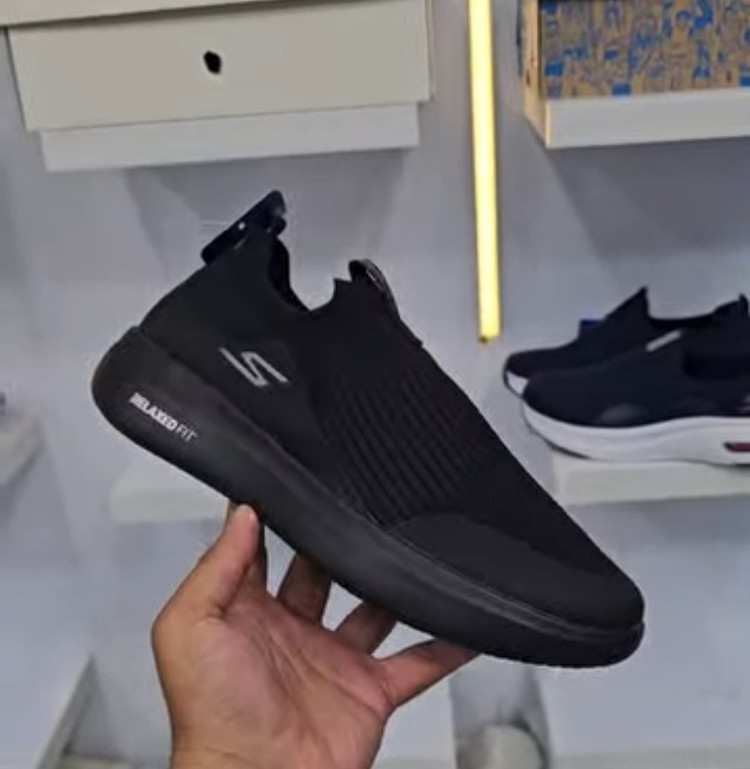 کتونی اسکیچرز بدون بند گو واک مسترکوالیتیSkechers Go Walk وارداتی ساخت ویتنام سایز ۴۰ الی ۴۵فروش تکی و عمده ضمانت کیفیت کالا