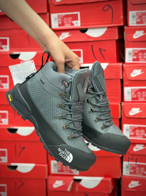بوت کوهنوردی و طبیعت گردی نورث فیسThe North Face SOUKUUضد آب و رویه گورتکس زیره ویبرام ساخت ویتنام وارداتی سایز ۴۰ الی ۴۵ضمانت کیفیت کالا فروش تکی و عمده