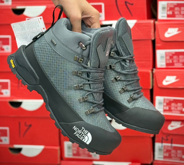 بوت کوهنوردی و طبیعت گردی نورث فیسThe North Face SOUKUUضد آب و رویه گورتکس زیره ویبرام ساخت ویتنام وارداتی سایز ۴۰ الی ۴۵ضمانت کیفیت کالا فروش تکی و عمده