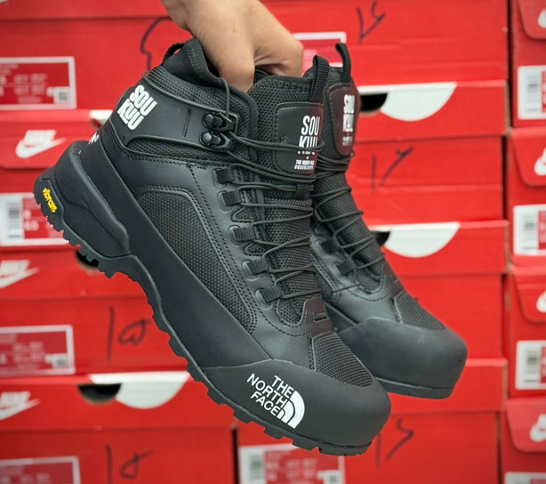بوت کوهنوردی و طبیعت گردی نورث فیسThe North Face SOUKUUضد آب و رویه گورتکس زیره ویبرام ساخت ویتنام وارداتی سایز ۴۰ الی ۴۵ضمانت کیفیت کالا فروش تکی و عمده