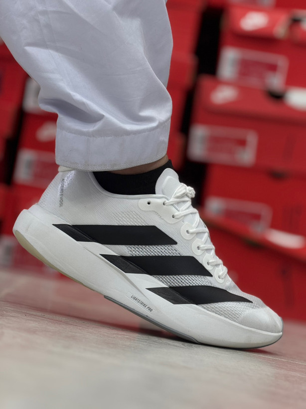 کتونی آدیداس آدیزیرو لایتاسترایک پرو/Adidas Adizero Lightstrike Proساخت ویتنام وارداتی سایز 40 الی ۴۵ضمانت کالا فروش تک و عمده بالاترین کیفیت مسترکوالیتی A