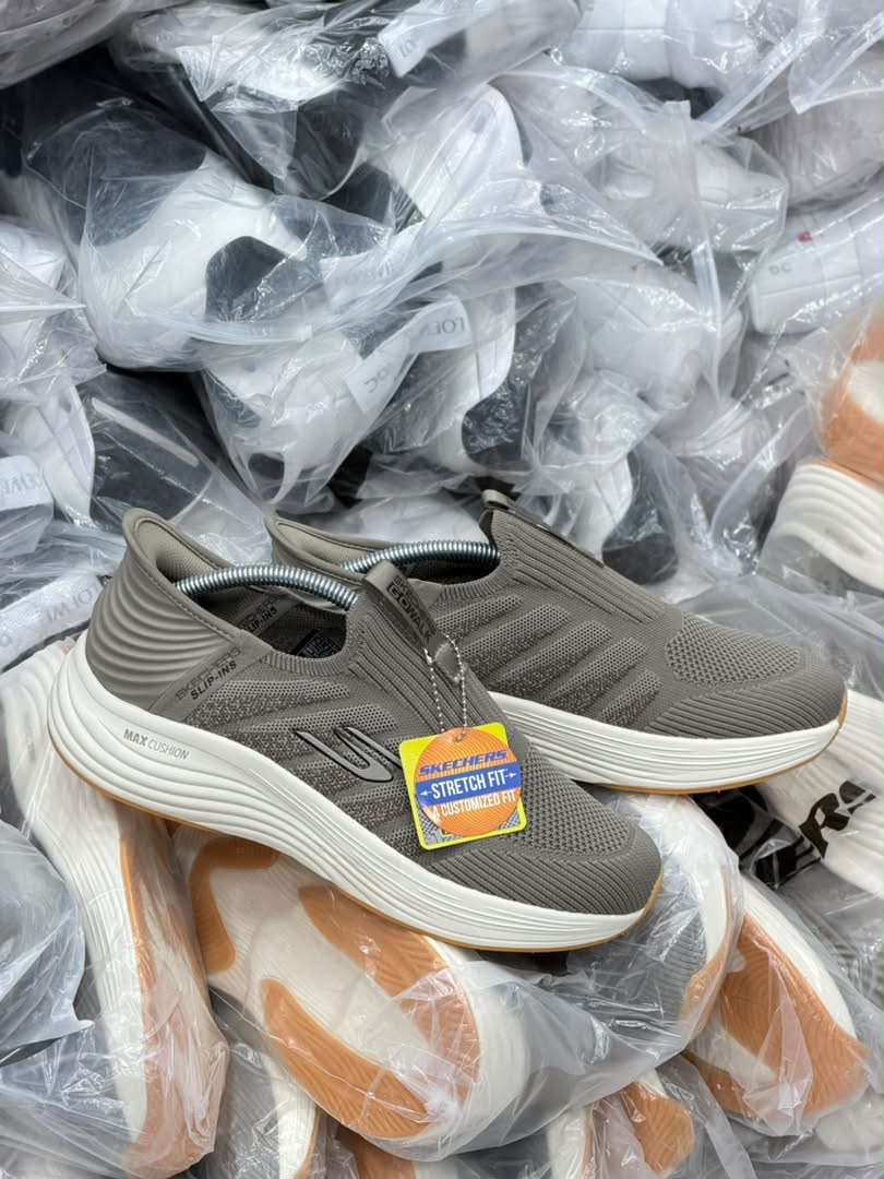 کتونی مسترکوالیتی اسکیچرز اسلیپ اینزگو والک/Skechers GOwalk Slip-ins/ساخت ویتنام وارداتی فروش تکی و عمده/سایز ۴۰ تا۴۵ ضمانت کیفیت کالا