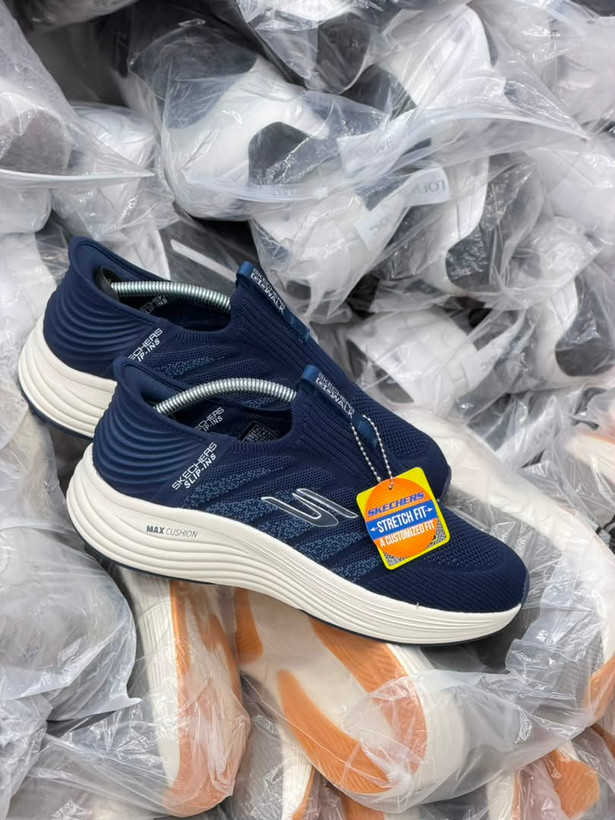 کتونی ویتنامی اسکیچرز اسلیپ اینزگو والک/Skechers GOwalk Slip-ins/ساخت ویتنام وارداتی فروش تکی و عمده/سایز ۴۰ تا۴۵ ضمانت کیفیت کالا